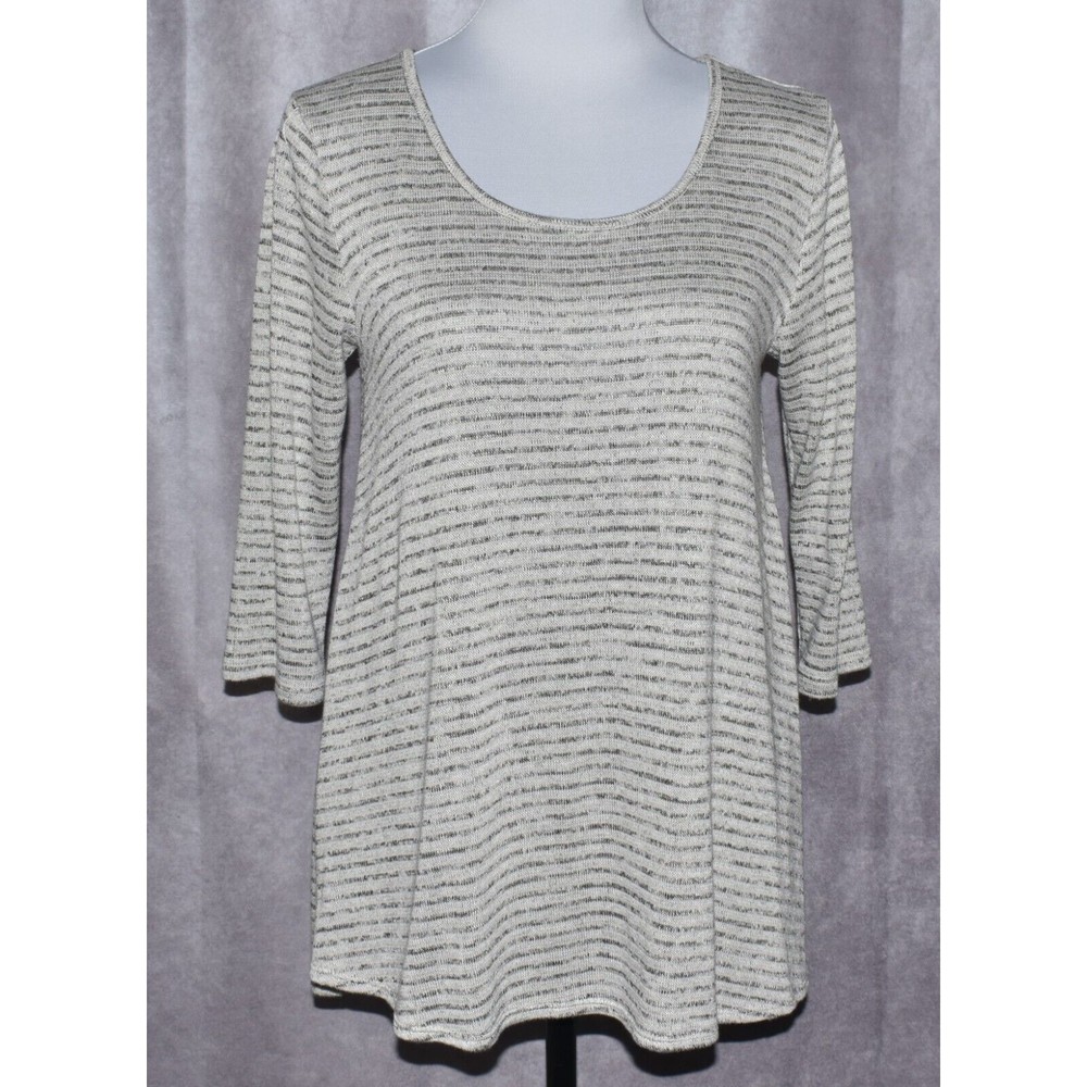 Xhilaration Cream top scoop Neckline back lace Blouse - Size Medium